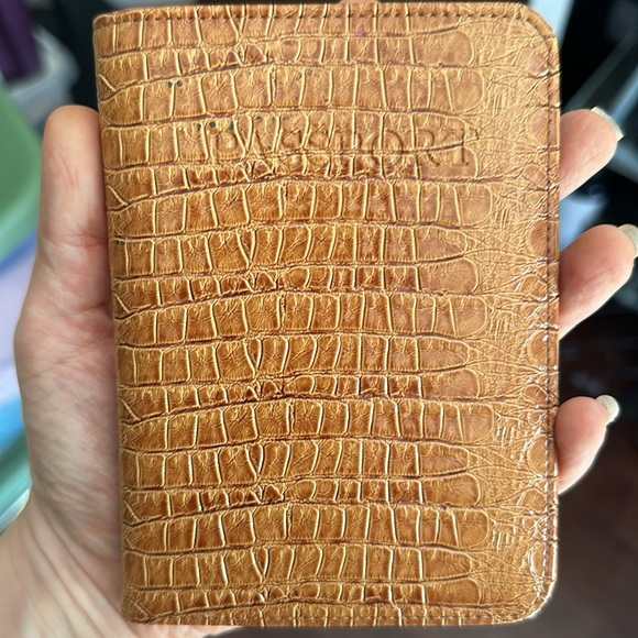 Croc 🐊 embossed Passport cover with cc slots - Picture 5 of 5